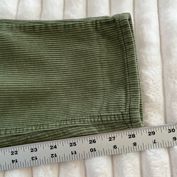 Urban Outfitters BDG Mom High Rise Corduroy Pant Moss Green Size 28 - Picture 14 of 15